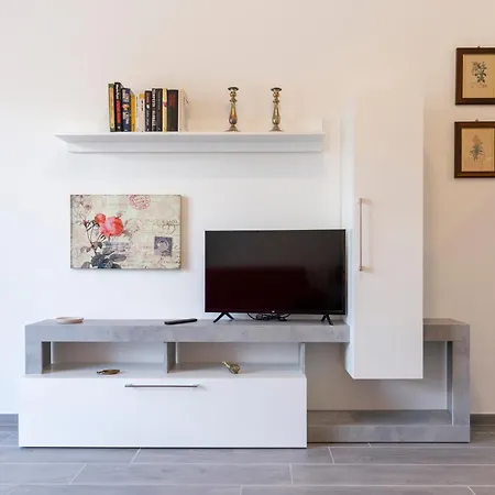 Апартаменты Gray Pearl - Modern In The City Center *