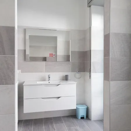 Gray Pearl - Modern In The City Center Arona