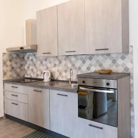Gray Pearl - Modern In The City Center Arona