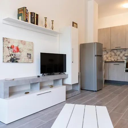 Gray Pearl - Modern In The City Center Arona
